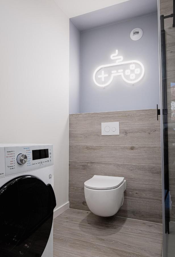 Homewell Apartments Game And Movie Poznań Extérieur photo