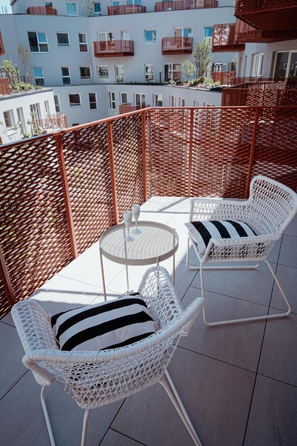 Homewell Apartments Game And Movie Poznań Extérieur photo