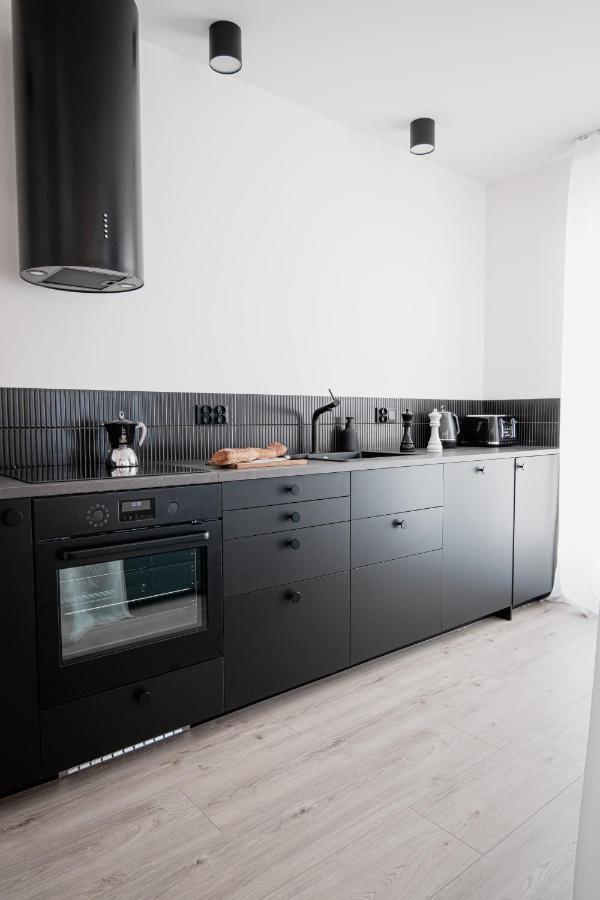Homewell Apartments Game And Movie Poznań Extérieur photo